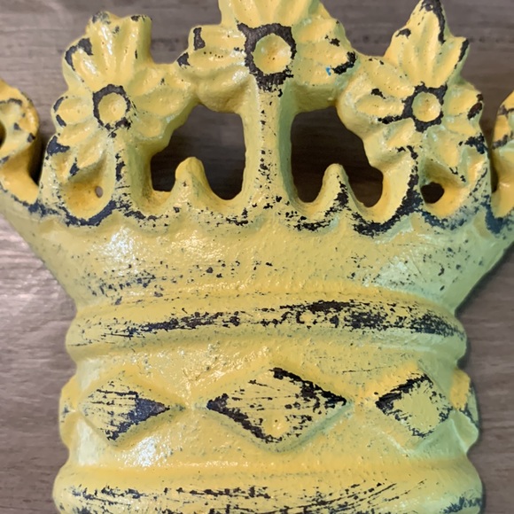 Pair of New Orleans Mardi Gras Spirit Crown & Fleur de Lis Hanging Hooks - Picture 4 of 13